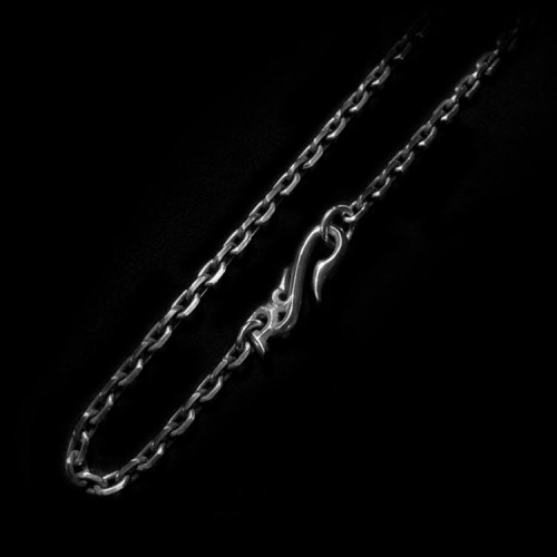 Silver Basic Necklace stands as an epitome of understated elegance SSN03