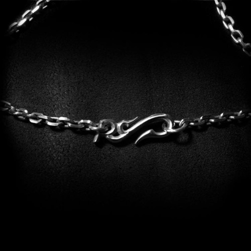 Silver Basic Necklace stands as an epitome of understated elegance SSN03