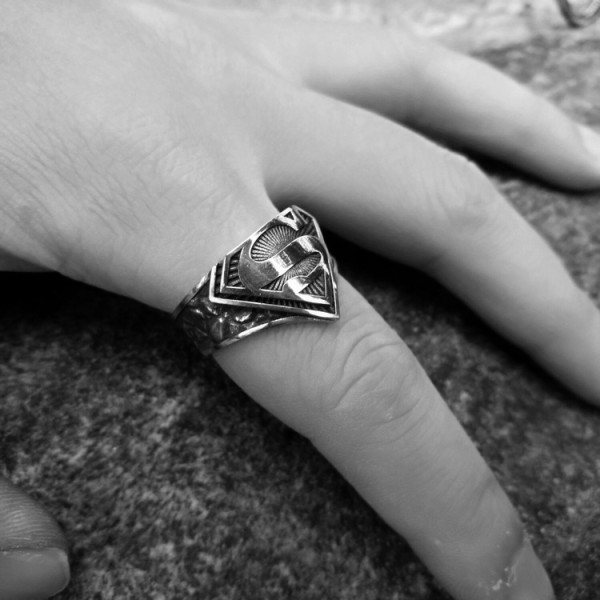 Superman Ring is Perfect Gift for Superman Enthusiasts