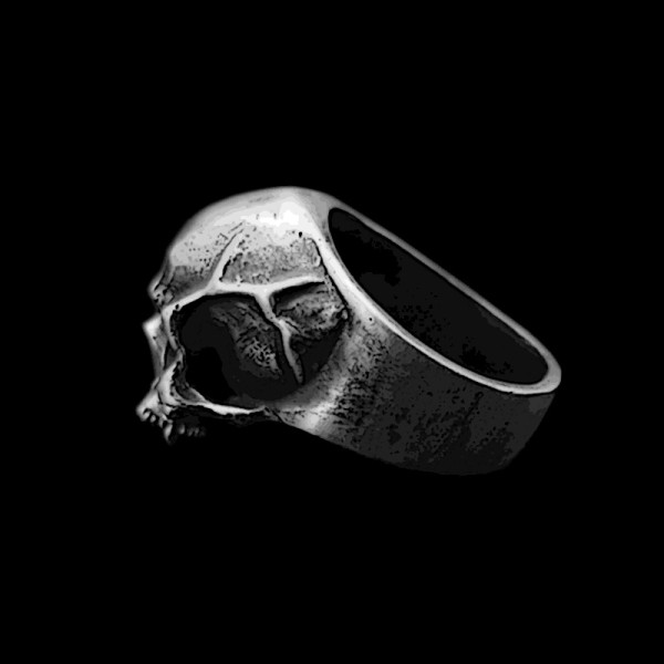Angry punishment skull ring exudes Strength and Unyielding Style